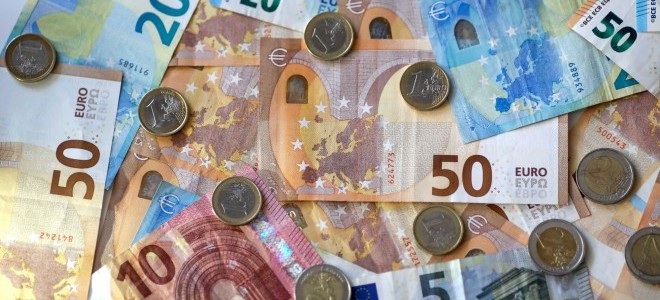 Euro için siyasi riskler artıyor: Avrupa’da aşırı sağın zaferi euroyu nasıl etkileyecek?